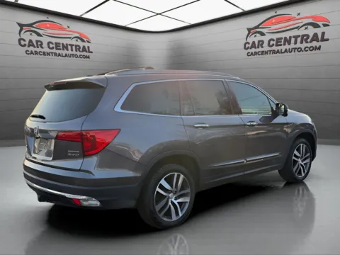 More photos of 2018 Honda Pilot Touring at Car Central Wallingford, CT