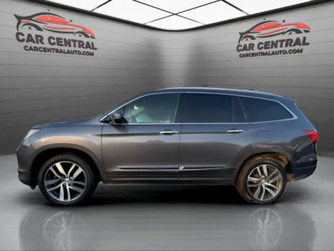 Photos of 2018 Honda Pilot Touring for sale in Wallingford, CT at Car Central Wallingford