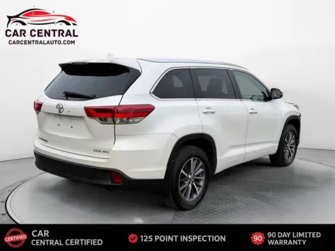 More photos of 2017 Toyota Highlander XLE at Car Central Wallingford, CT
