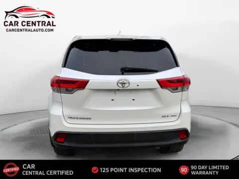 More photos of 2017 Toyota Highlander XLE at Car Central Wallingford, CT