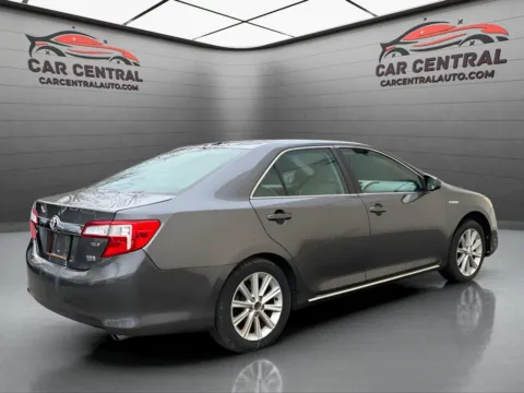 More photos of 2014 Toyota Camry Hybrid XLE at Car Central Wallingford, CT