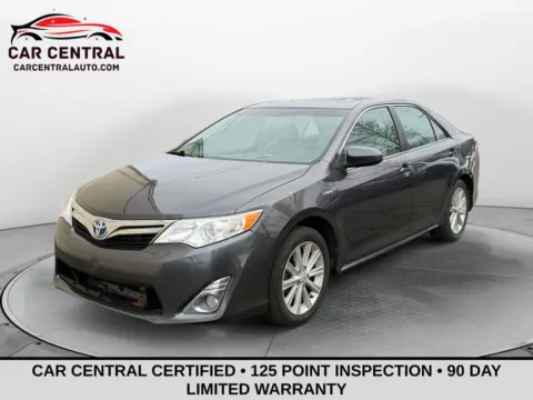 Gray 2014 Toyota Camry Hybrid XLE for sale in Wallingford, CT