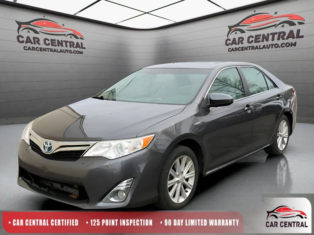 Gray 2014 Toyota Camry Hybrid XLE for sale in Wallingford, CT
