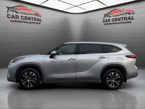 Photos of 2021 Toyota Highlander Hybrid XLE for sale in Wallingford, CT at Car Central Wallingford