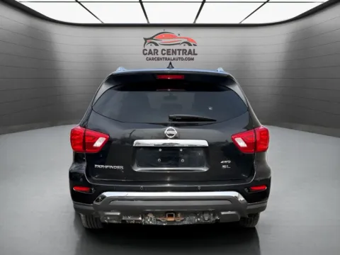 More photos of 2019 Nissan Pathfinder SL at Car Central Wallingford, CT