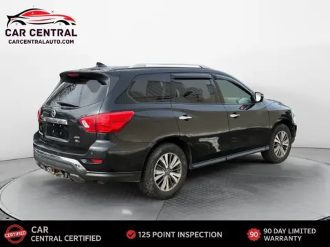 More photos of 2019 Nissan Pathfinder SL at Car Central Wallingford, CT