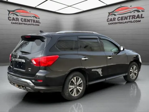 More photos of 2019 Nissan Pathfinder SL at Car Central Wallingford, CT