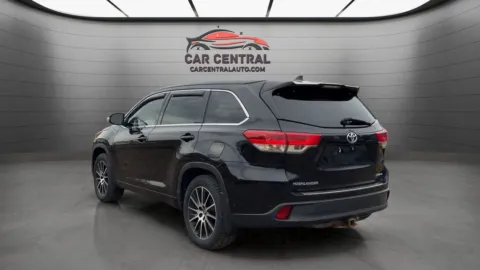 Another view of 2018 Toyota Highlander SE for sale in Wallingford, CT at Car Central Wallingford