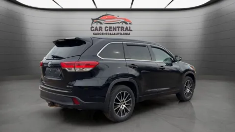 More photos of 2018 Toyota Highlander SE at Car Central Wallingford, CT