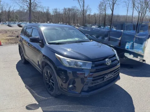 More photos of 2019 Toyota Highlander at Car Central Wallingford, CT