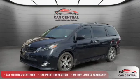 Black 2017 Toyota Sienna SE Premium for sale in Wallingford, CT