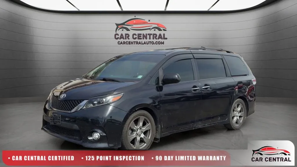 Black 2017 Toyota Sienna SE Premium for sale in Wallingford, CT