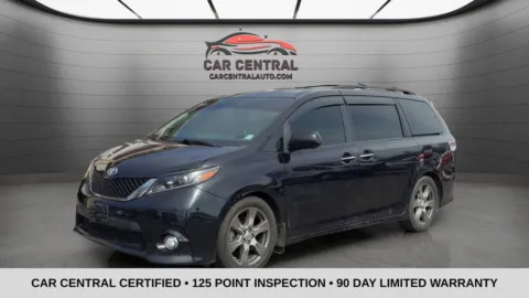 Black 2017 Toyota Sienna SE Premium for sale in Wallingford, CT