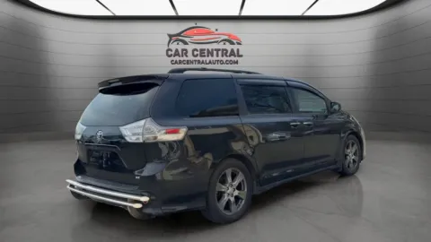 More photos of 2017 Toyota Sienna SE Premium at Car Central Wallingford, CT