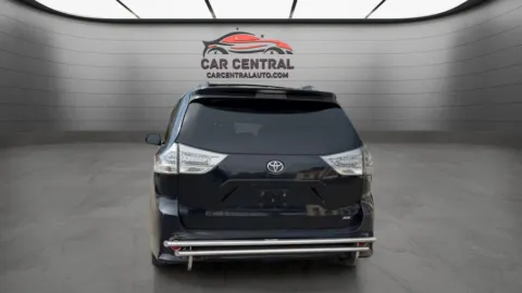 More photos of 2017 Toyota Sienna SE Premium at Car Central Wallingford, CT