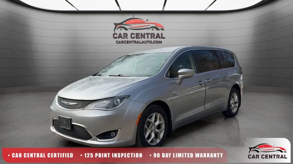 2019 Chrysler Pacifica Touring Plus's photo