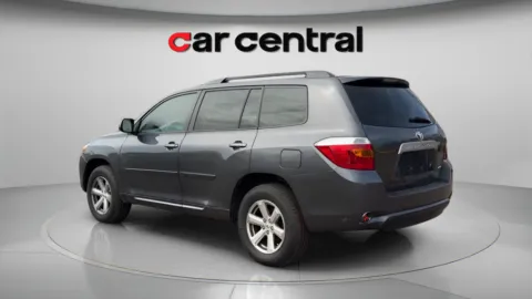 Another view of 2010 Toyota Highlander for sale in Wallingford, CT at Car Central Wallingford