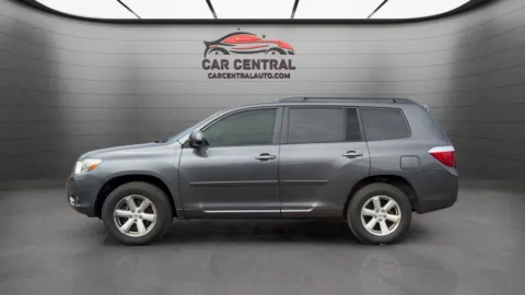 Photos of 2010 Toyota Highlander for sale in Wallingford, CT at Car Central Wallingford