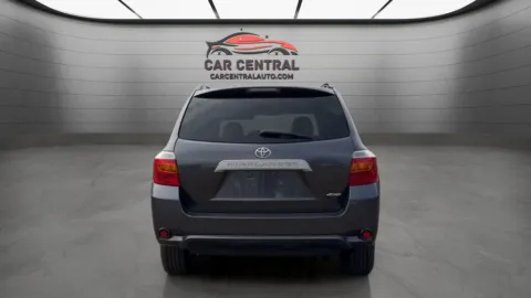 More photos of 2010 Toyota Highlander at Car Central Wallingford, CT