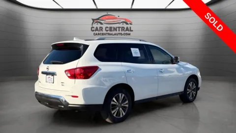 More photos of 2019 Nissan Pathfinder SL at Car Central Wallingford, CT