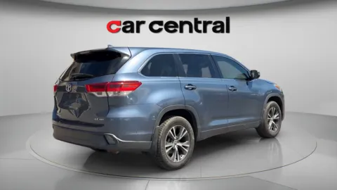 More photos of 2017 Toyota Highlander LE Plus at Car Central Wallingford, CT