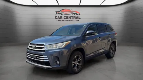 Photos of 2017 Toyota Highlander LE for sale in Wallingford, CT at Car Central Wallingford