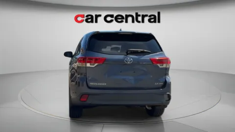 More photos of 2017 Toyota Highlander LE Plus at Car Central Wallingford, CT