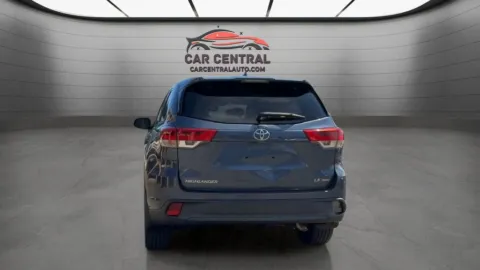 More photos of 2017 Toyota Highlander LE at Car Central Wallingford, CT