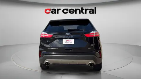 More photos of 2022 Ford Edge Titanium at Car Central Wallingford, CT