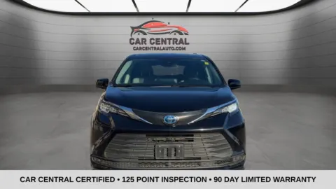 Black 2021 Toyota Sienna LE for sale in Wallingford, CT