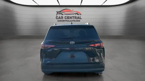 More photos of 2021 Toyota Sienna LE at Car Central Wallingford, CT