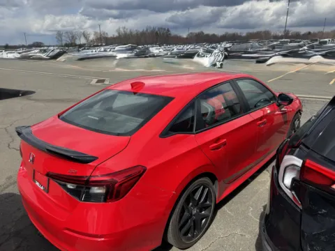 More photos of 2024 Honda Civic Si at Car Central Wallingford, CT