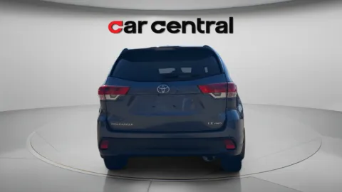 More photos of 2018 Toyota Highlander LE Plus at Car Central Wallingford, CT