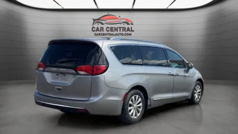 More photos of 2019 Chrysler Pacifica Touring L at Car Central Wallingford, CT