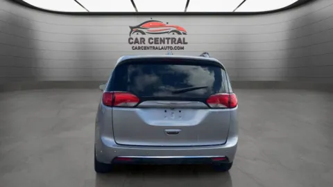 More photos of 2019 Chrysler Pacifica Touring L at Car Central Wallingford, CT