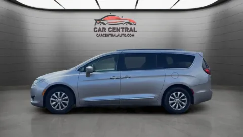 Photos of 2019 Chrysler Pacifica Touring L for sale in Wallingford, CT at Car Central Wallingford