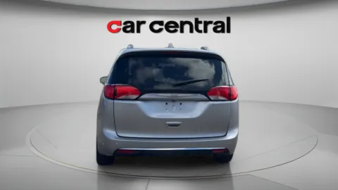 More photos of 2019 Chrysler Pacifica Touring L at Car Central Wallingford, CT
