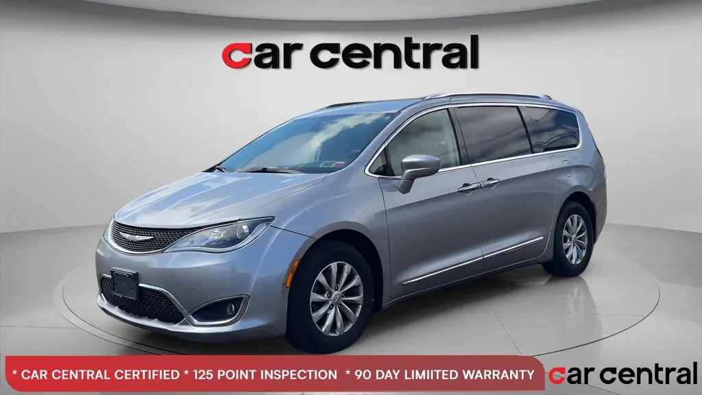 2019 Chrysler Pacifica Touring L's photo