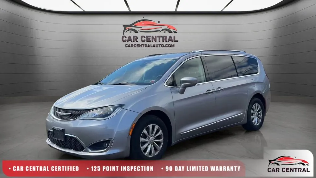 Silver 2019 Chrysler Pacifica Touring L for sale in Wallingford, CT