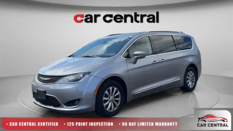 Silver 2019 Chrysler Pacifica Touring L for sale in Wallingford, CT