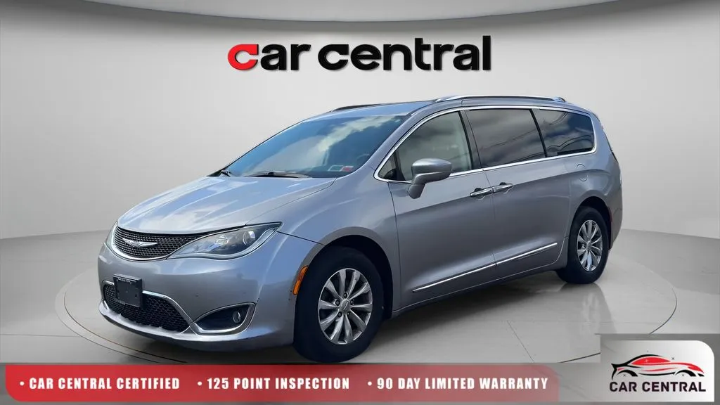 2019 Chrysler Pacifica Touring L's photo