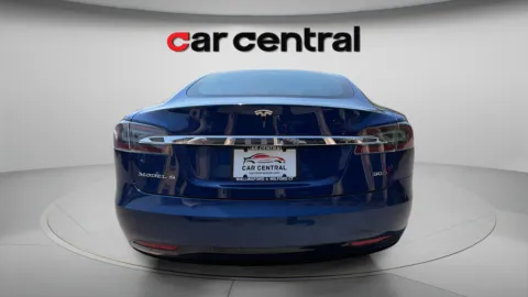 More photos of 2016 Tesla Model S 90D at Car Central Wallingford, CT