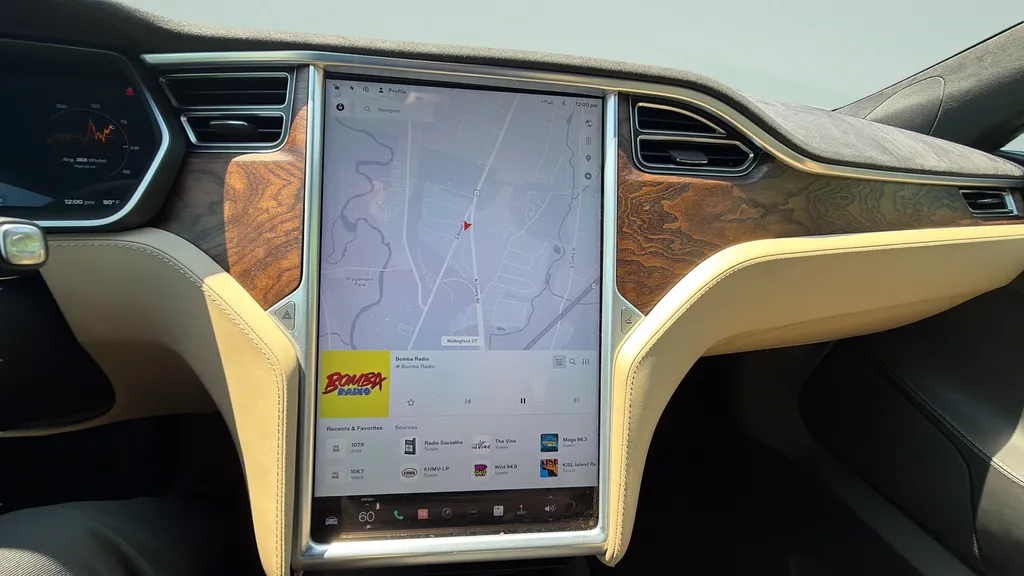 2016 Tesla Model S 90D - Photo 16