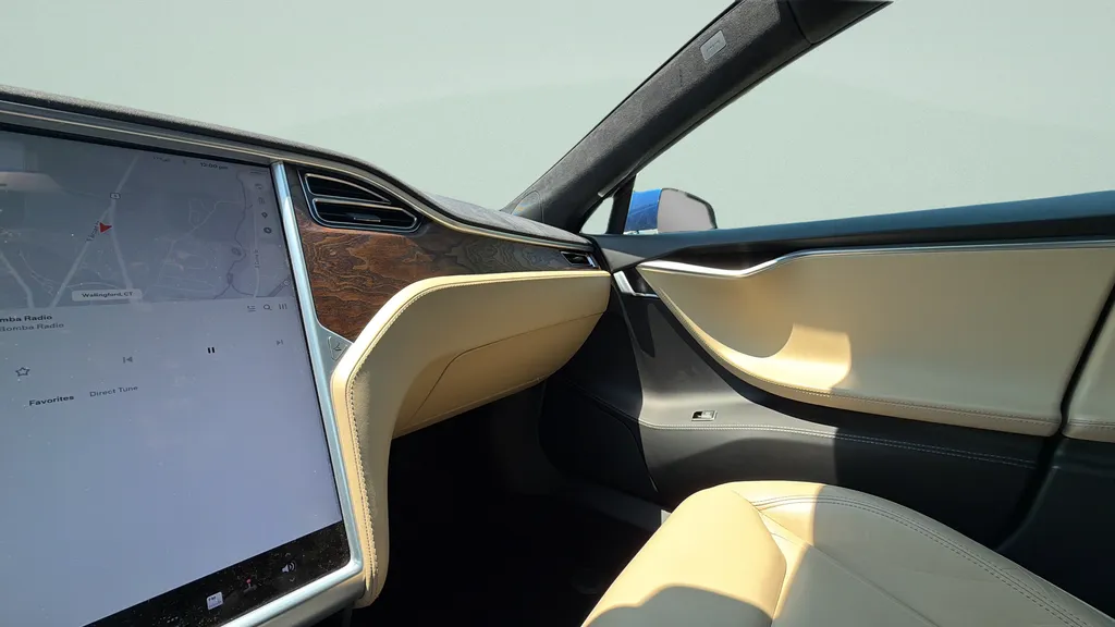 2016 Tesla Model S 90D - Photo 15