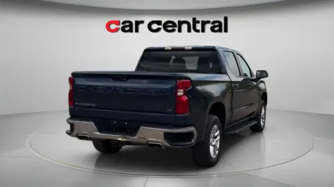 More photos of 2022 Chevrolet Silverado 1500 LT at Car Central Wallingford, CT
