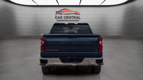 More photos of 2022 Chevrolet Silverado 1500 LT at Car Central Wallingford, CT