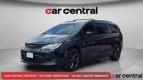 Black 2018 Chrysler Pacifica Touring L Plus for sale in Wallingford, CT