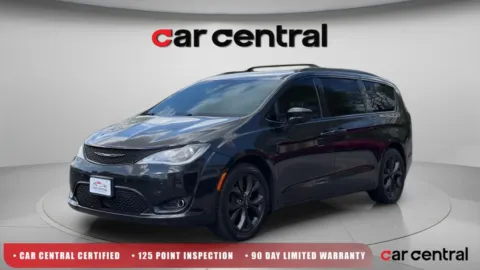 Black 2018 Chrysler Pacifica Touring L Plus for sale in Wallingford, CT