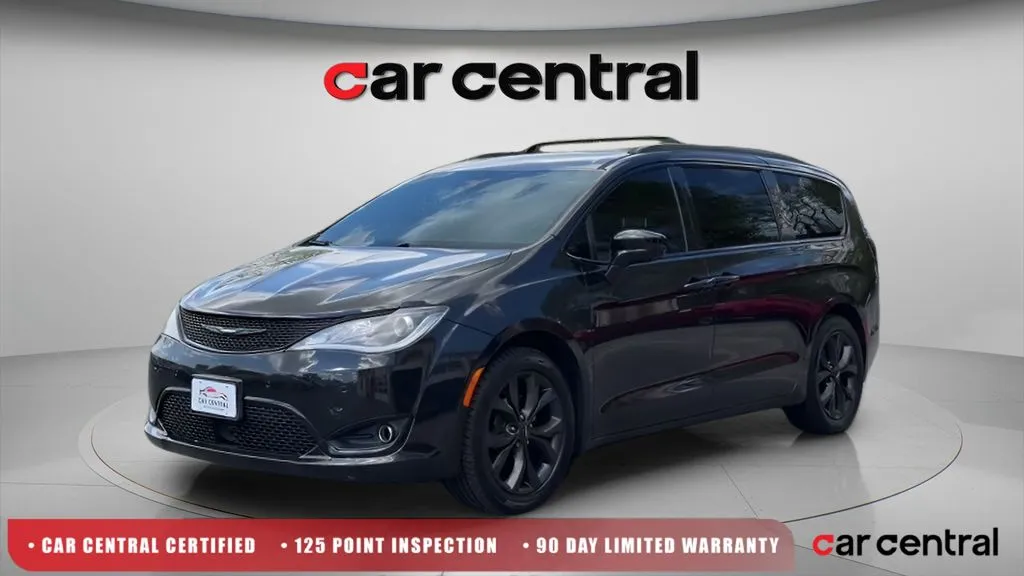 2018 Chrysler Pacifica Touring L Plus's photo