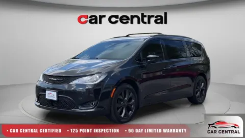 Black 2018 Chrysler Pacifica Touring L Plus for sale in Wallingford, CT